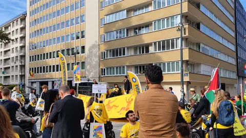 Il corteo attraversa il quartiere delle istituzioni europee.