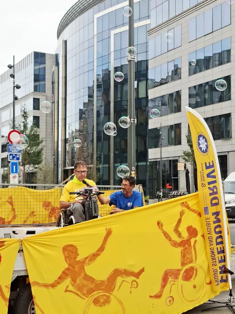 La musica accompagna la mobilitazione.